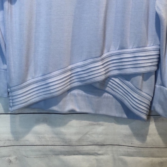 Athleta Serenity Criss Cross Sweatshirt-size Medium - Picture 6 of 8